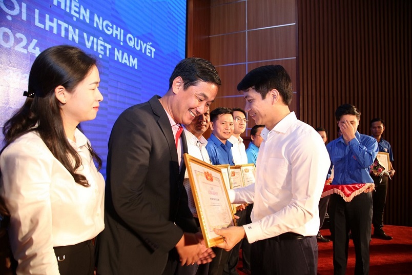 ซี.พี. เวียดนาม รับประกาศเกียรติคุณในฐานะองค์กรสร้างสรรค์ประโยชน์ให้สังคมจากสหพันธ์เยาวชนแห่งชาติเวียดนาม