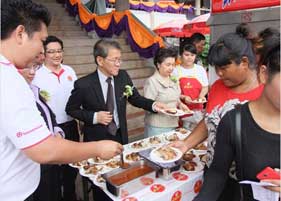 ซีพีเอฟ สนับสนุนไก่ย่างห้าดาวฟรี ในมหกรรมคืนความสุขให้ประชาชน ซีพีเอฟ สนับสนุนไก่ย่างห้าดาวฟรี ในมหกรรมคืนความสุขให้ประชาชน