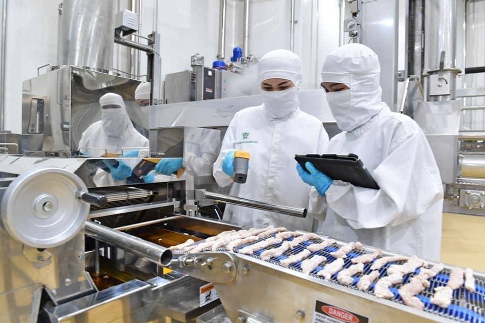 CP Foods praises PM Prayut Chan-o-cha for the fruitful visit to Saudi Arabia bringing quick importing chicken from the company’s five certified manufacturing plants CP Foods praises PM Prayut Chan-o-cha for the fruitful visit to Saudi Arabia bringing quick importing chicken from the company’s five certified manufacturing plants
