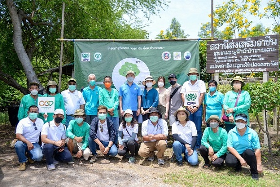 ซีอีโอ CPF ลงพื้นที่ติดตามโครงการฟื้นฟูป่าชายเลน-ส่งเสริมคุณภาพชีวิตชุมชน ที่ต.บางหญ้าแพรก จ.สมุทรสาคร