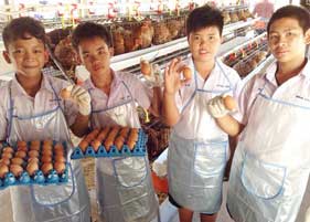 มูลนิธิพัฒนาชีวิตชนบทฯ และซีพีเอฟ จับมือหอการค้าญี่ปุ่น เดินหน้าโครงการเลี้ยงไก่ไข่เพื่ออาหารกลางวัน ต่อเนื่องปีที่ 15 มูลนิธิพัฒนาชีวิตชนบทฯ และซีพีเอฟ จับมือหอการค้าญี่ปุ่น เดินหน้าโครงการเลี้ยงไก่ไข่เพื่ออาหารกลางวัน ต่อเนื่องปีที่ 15