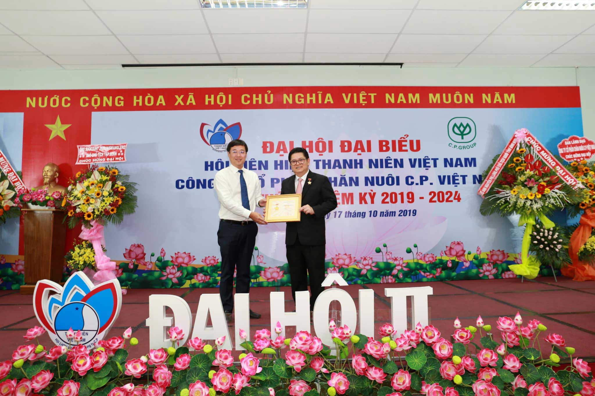 President of CP Vietnam awarded Youth Service Medal of Honor.
