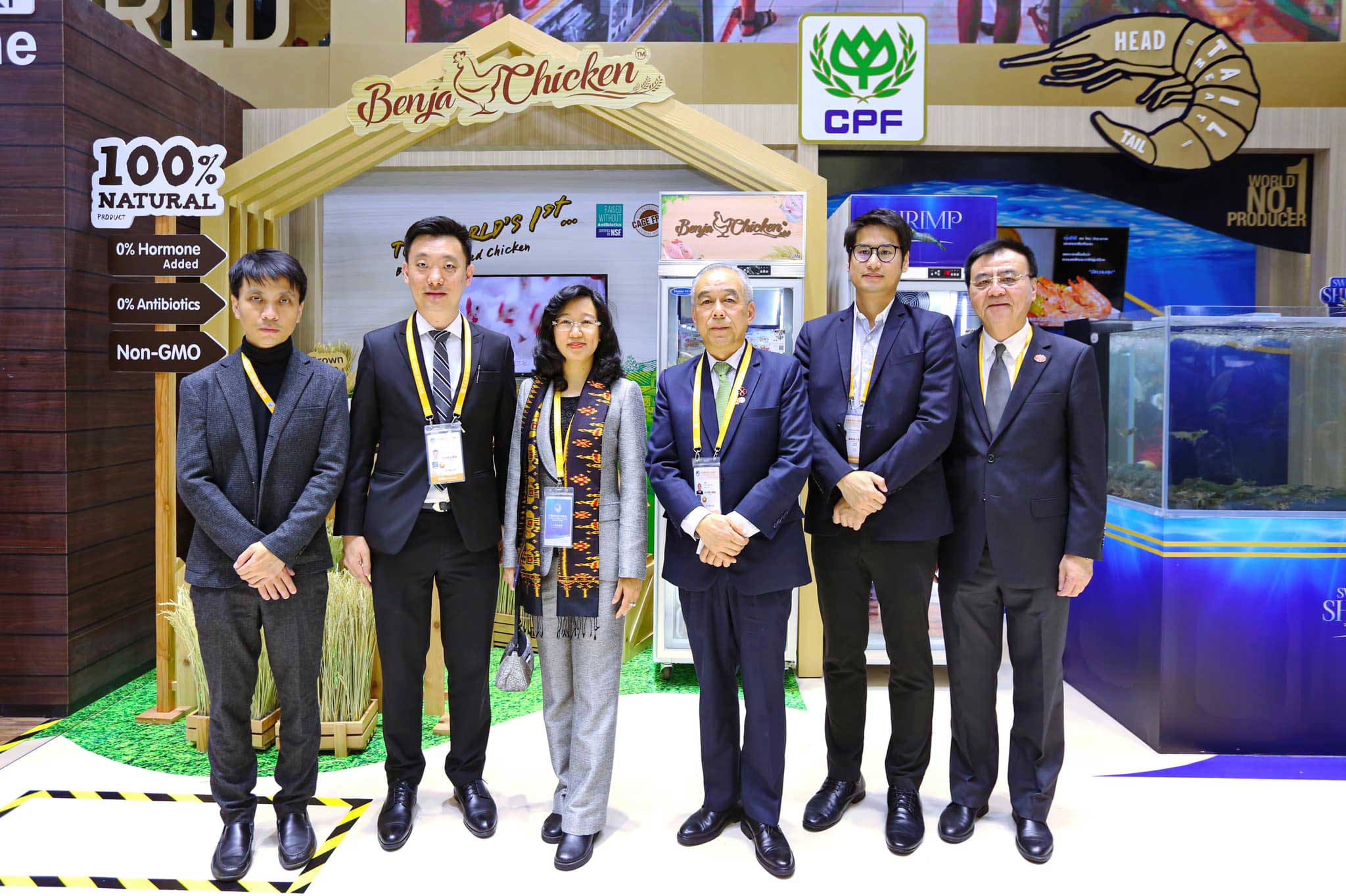 Consul-General of Thailand in Shanghai visits “Kitchen of the World” exhibition in CIIE 2019