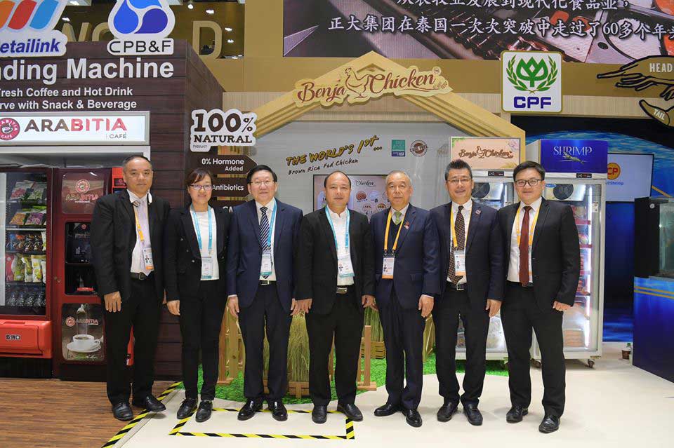 Mayor of Pinghu admired “Kitchen of the World” of CP-CPF in CIIE 2019