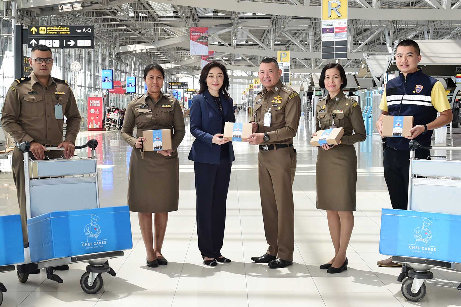 Chef Cares delivers tasty meals by top chefs to immigration officers Chef Cares delivers tasty meals by top chefs to immigration officers