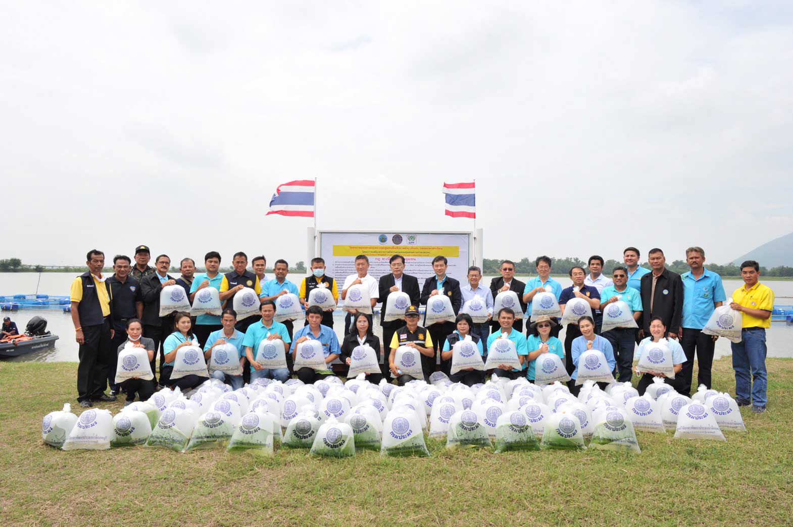 กรมประมง จับมือชุมชนลุ่มน้ำป่าสักและซีพีเอฟ ปล่อยปลาลงเขื่อนป่าสักฯ ฟื้นฟูทรัพยากรสัตว์น้ำ สร้างแหล่งอาหารชุมชน