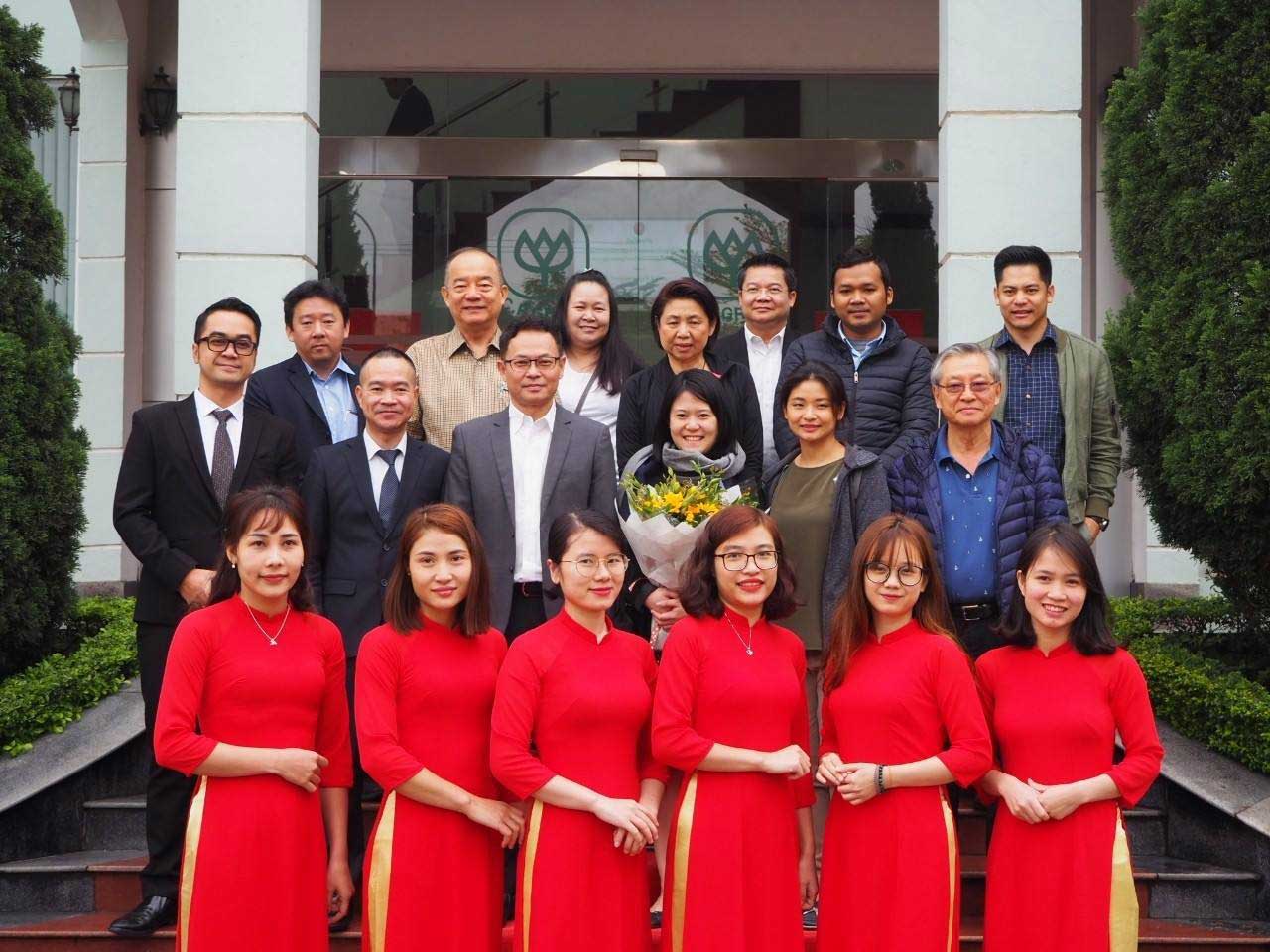 สถานกงสุลใหญ่ ณ กรุงฮานอย นำคณะเยี่ยมชมกิจการและโครงการ CSR ของ ซี.พี.เวียดนาม สถานกงสุลใหญ่ ณ กรุงฮานอย นำคณะเยี่ยมชมกิจการและโครงการ CSR ของ ซี.พี.เวียดนาม